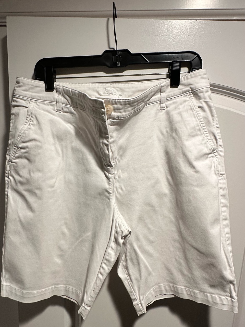 Tommy Bahama White Women’s Bermuda Shorts